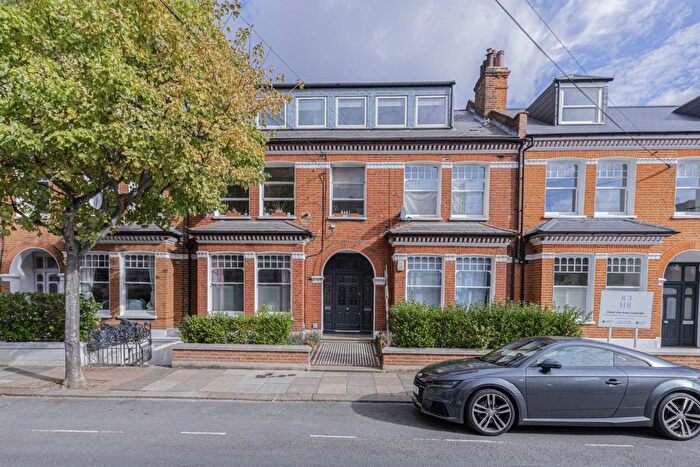 1 Bedroom Flat To Rent In Huron Road, Balham, SW17