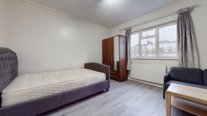 Studio To Rent In Edgware Road, London, W2