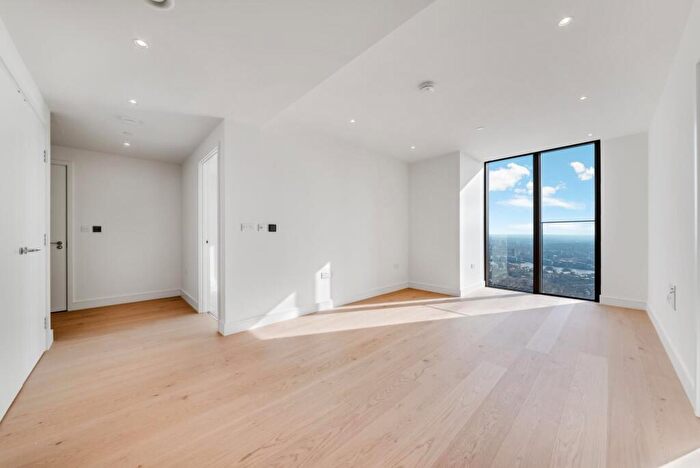 2 Bedroom Apartment To Rent In Harcourt Tower, South Quay Plaza, Canary Wharf, E14