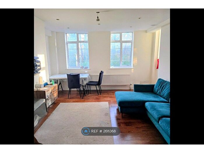 3 Bedroom Flat To Rent In Grove House, London, N3