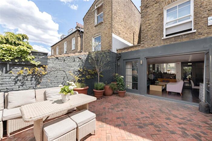 4 Bedroom Terraced House For Sale In Salcott Road, Between The Commons, SW11