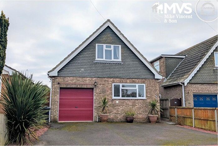 2 Bedroom Detached House For Sale In Manor Way, Holland-on-Sea, CO15