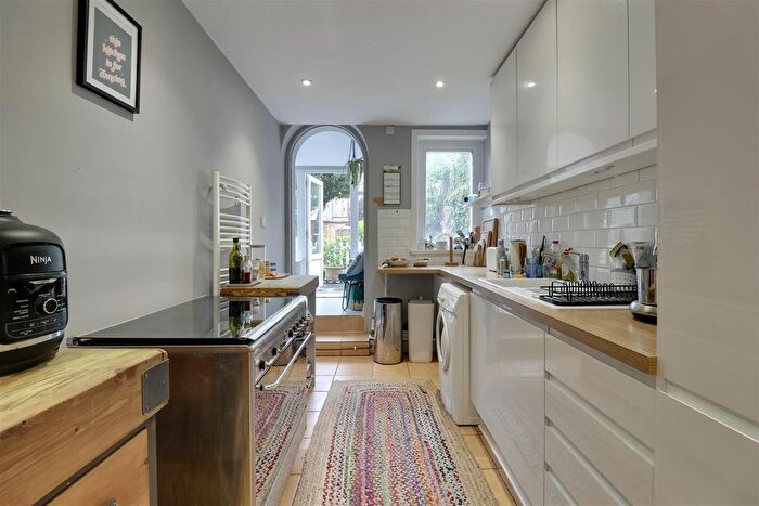 2 Bedroom Flat For Sale In Clarence Parade, Southsea, PO5