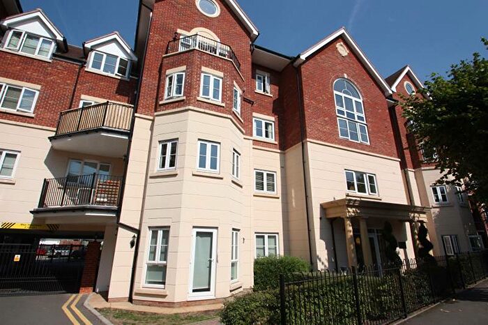 2 Bedroom Flat To Rent In Rosemount Point, W Byfleet, KT14