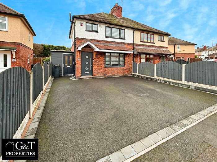 3 Bedroom Semi Detached House For Sale In Manor Park, Kingswinford, DY6