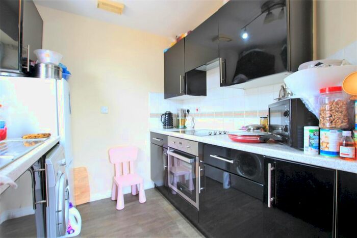 2 Bedroom Flat For Sale In Nuffield Court, Old Park Mews, Heston, TW5