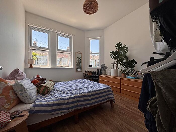 1 Bedroom Flat To Rent In Glyn Road, Hackney, London, E5
