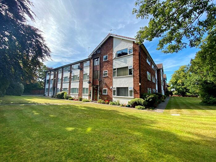 2 Bedroom Flat To Rent In Forest Court, Prenton, CH43