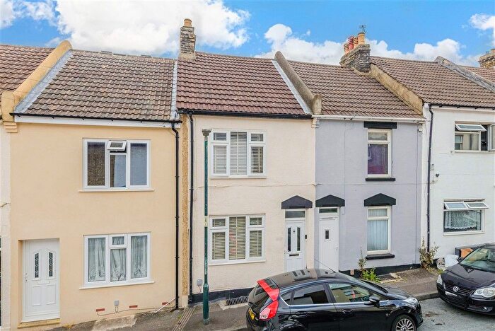 3 Bedroom Terraced House For Sale In Charter Street, Chatham, Kent, ME4