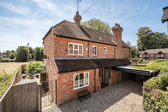 4 Bedroom Detached House For Sale In Burghfield Road, Reading, Berkshire, RG30