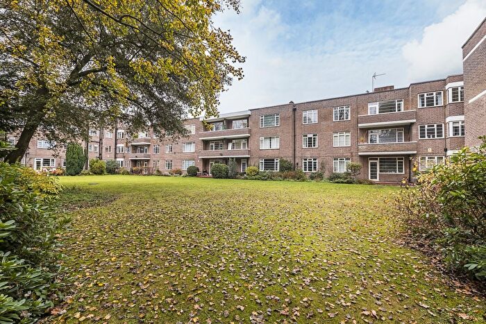 3 Bedroom Flat To Rent In Wimbledon Park Side, London, SW19