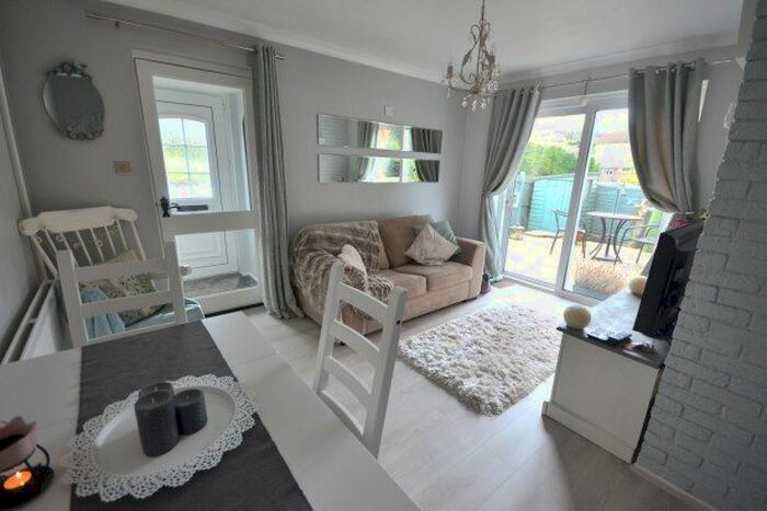 1 Bedroom Semi-Detached House To Rent In Rainham, Gillingham, ME8