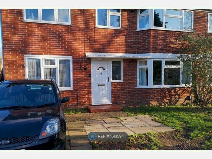 2 Bedroom Maisonette To Rent In Edinburgh Road, Maidenhead, SL6