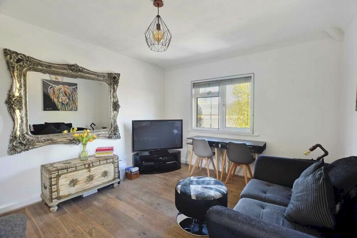1 Bedroom Flat To Rent In Latchmere Road, Battersea, SW11