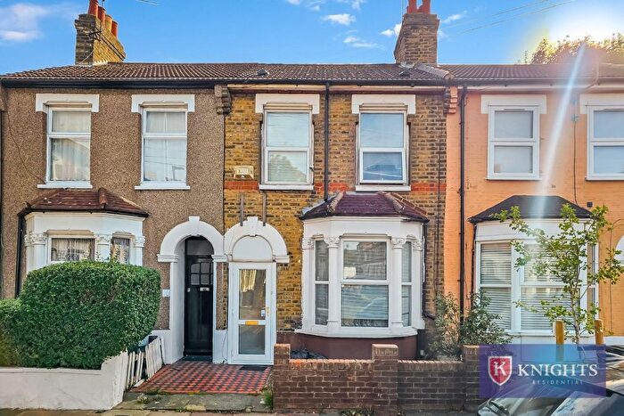 3 Bedroom Terraced House For Sale In Lopen Road, London, N18