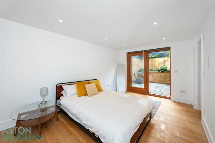 2 Bedroom Detached House For Sale In East Drive, Brighton, BN2