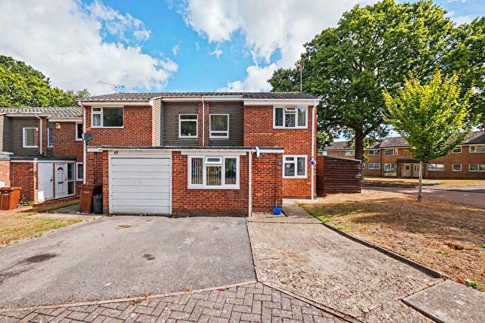 2 Bedroom End Of Terrace House For Sale In Clavell Close, Rainham, ME8
