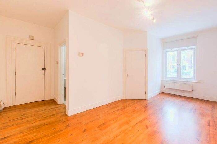 Studio To Rent In Mount View Road, London, N4