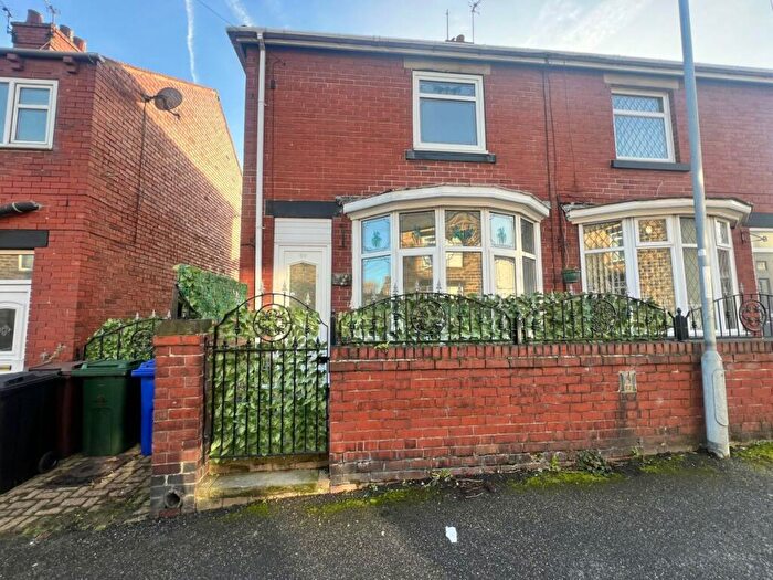 3 Bedroom Semi-Detached House To Rent In Kelvin Grove, Wombwell, S73