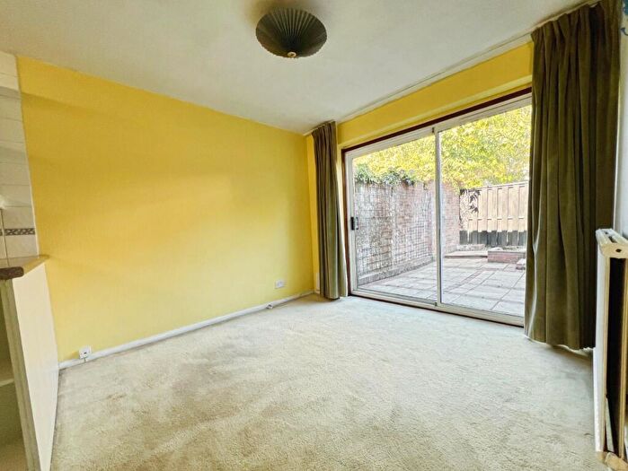 4 Bedroom House To Rent In Lingwood Close, Bassett, Southampton, SO16