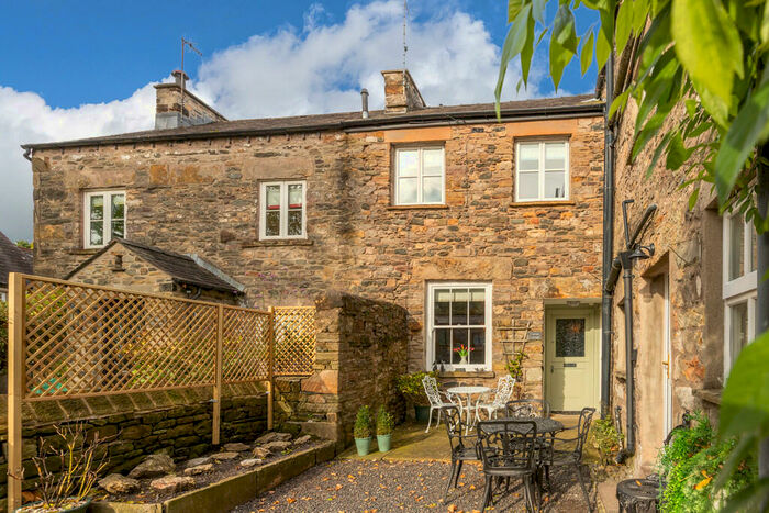 2 Bedroom Cottage For Sale In Corner Cottage, Queens Square, Kirkby Lonsdale, LA6