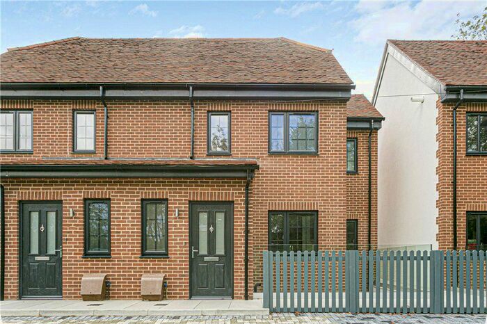 4 Bedroom Semi-Detached House To Rent In Broad Street, Guildford, Surrey, GU3