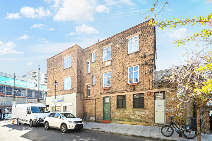 2 Bedroom Flat For Sale In Libra Road, Bow, E3