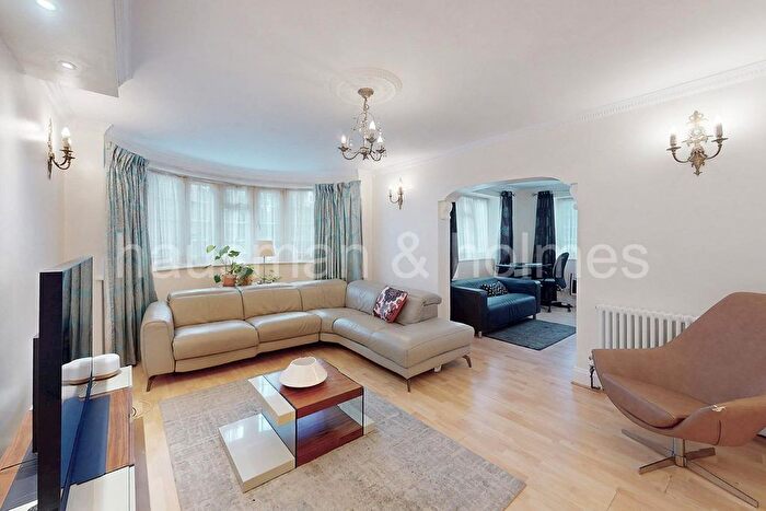 3 Bedroom Flat For Sale In Beaufort Park, NW11