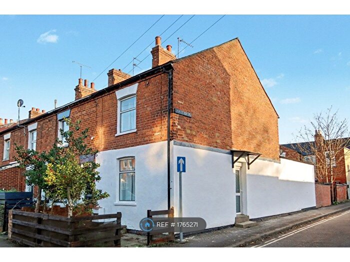 3 Bedroom Semi-Detached House To Rent In Junction Road, Banbury, OX16