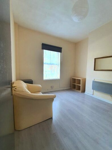 1 Bedroom Flat To Rent In Paget Street, Cardiff, CF24