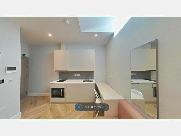 Studio To Rent In Hanger Lane, London, W5