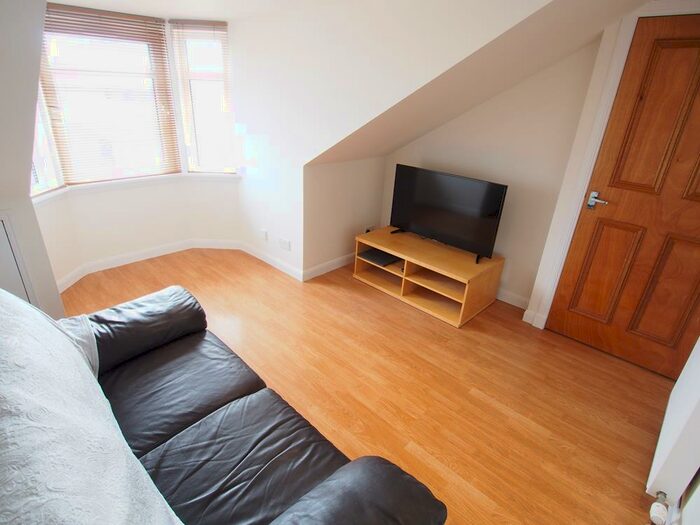 1 Bedroom Flat To Rent In Lamond Place, Top Floor, AB25