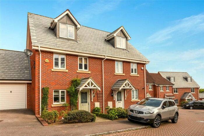 3 Bedroom Town House To Rent In Ducketts Mead, Shinfield, Berkshire, RG2