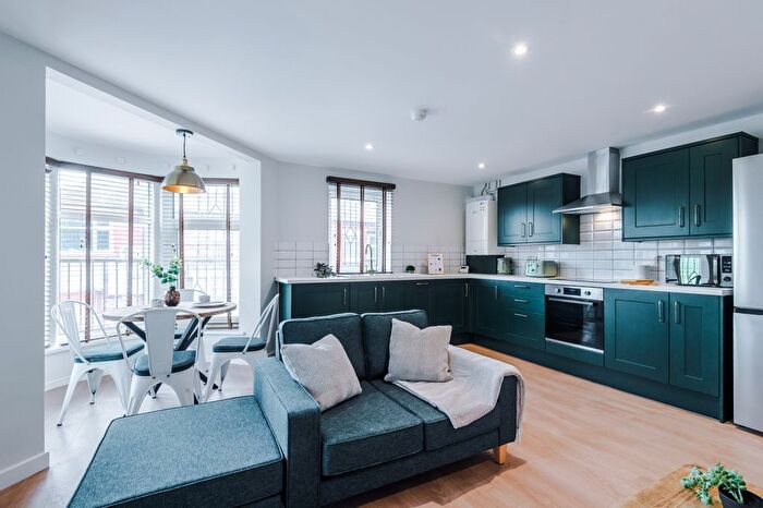 2 Bedroom Flat To Rent In Flat, Lowry House, Manchester, M14