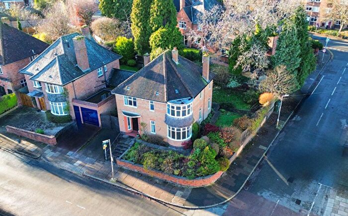 4 Bedroom Detached House For Sale In Elmsleigh Avenue, Stoneygate, Leicester, LE2