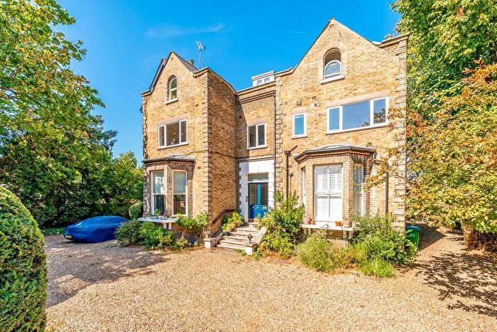 2 Bedroom Flat For Sale In Hampton Road, Twickenham, TW2