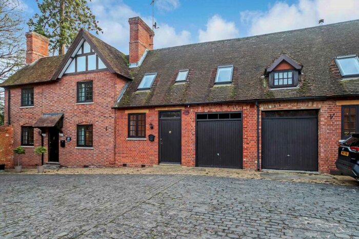 2 Bedroom Cottage For Sale In Stable Yard, Mentmore, LU7