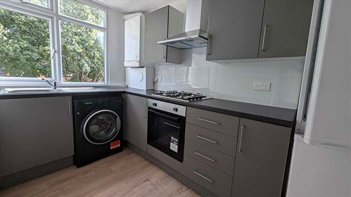 4 Bedroom Town House To Rent In Mallard Close, New Barnet, Barnet, EN5