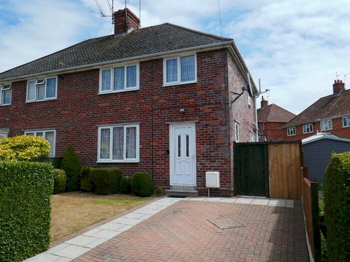 3 Bedroom Semi-Detached House To Rent In Chelston Avenue, Yeovil, BA21
