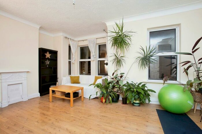 2 Bedroom Flat To Rent In Blyth Road, Walthamstow, London, E17