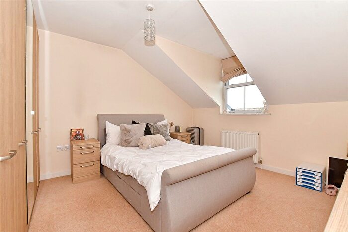 2 Bedroom Flat For Sale In Albert Road, Tonbridge, Kent, TN9