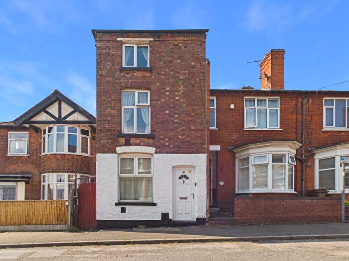 4 Bedroom End Of Terrace House For Sale In Corby Road, Mapperley, Nottingham, NG3