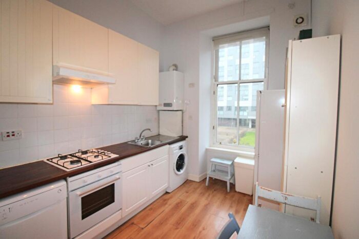 2 Bedroom Flat To Rent In Burgh Hall Street, Glasgow, G11