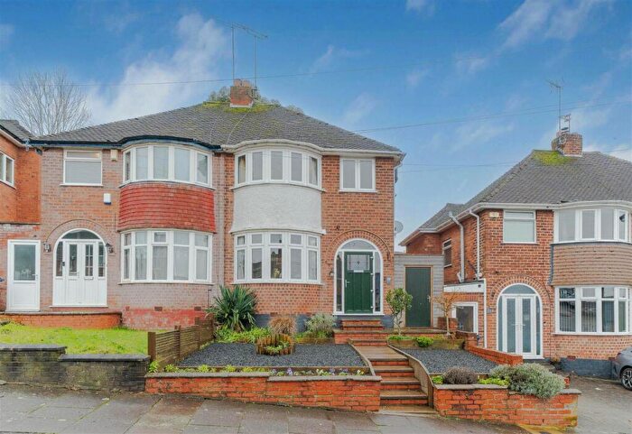 3 Bedroom Semi-Detached House For Sale In Kernthorpe Road, Kings Heath, Birmingham, B14