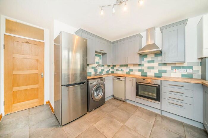2 Bedroom Flat To Rent In Sidney Street, Whitechapel, E1