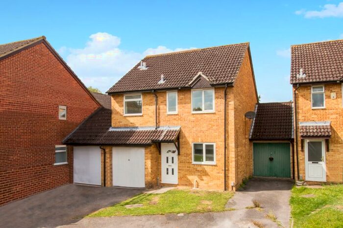 3 Bedroom Link Detached House To Rent In Lee Avenue, Abingdon, OX14