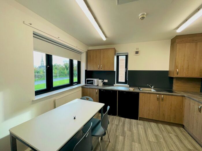 3 Bedroom Flat To Rent In Laisteridge Village, Bradford, BD5