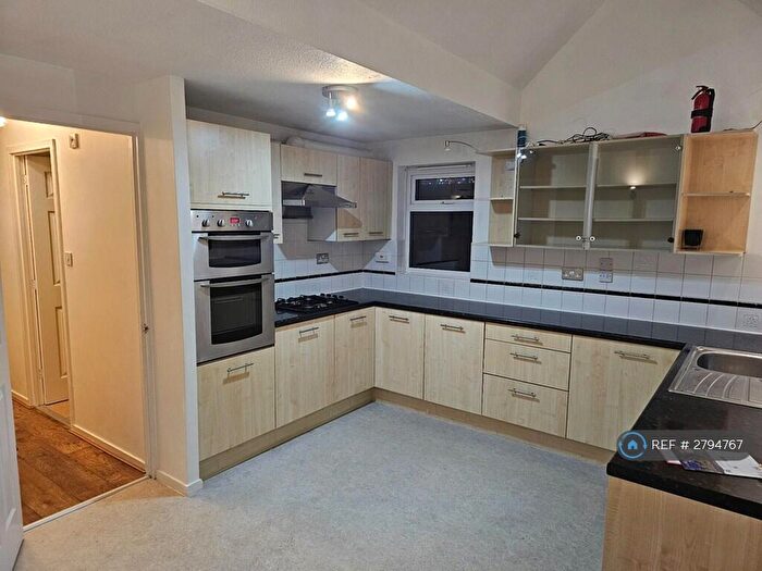 4 Bedroom Semi Detached House To Rent In Arncliffe Drive, Heelands, Milton Keynes, MK13