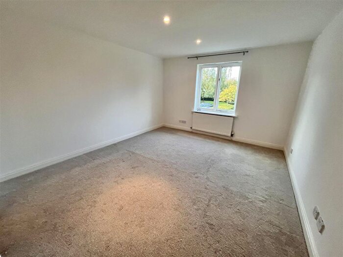 2 Bedroom Flat For Sale In Eton Drive, Cheadle, SK8