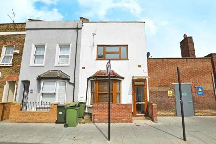 3 Bedroom Terraced House For Sale In Greengate Street, Plaistow, London, E13